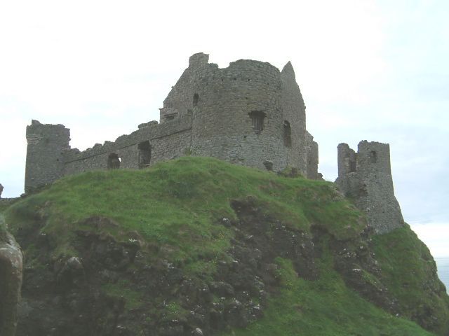 File:Dunluce castle ruins.jpg