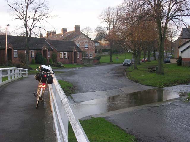 File:Ford at Barton, near Darlington.jpg