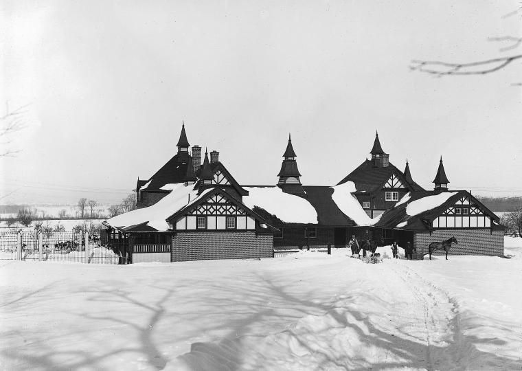 File:Montreal Hunt Kennels.jpg