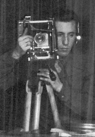 File:Ray D'Addario photographing Nuremberg trials.png