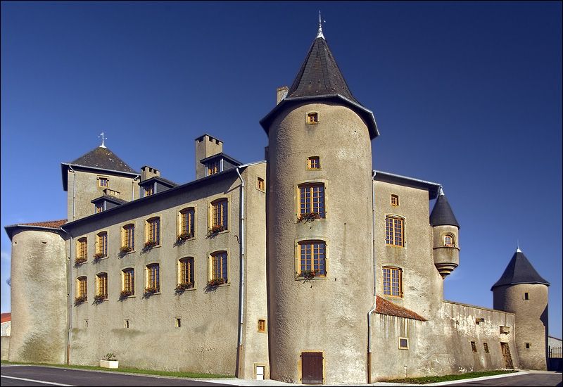 File:Chateau de Luttange.jpg