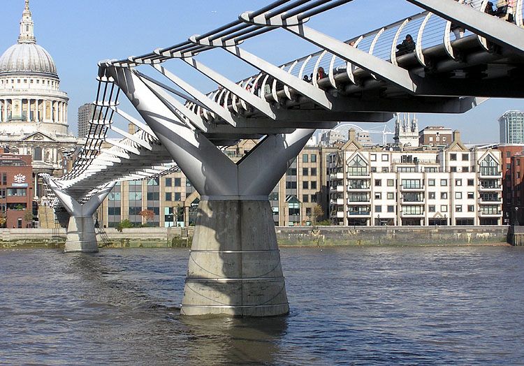 File:Millennium Bridge750pix.jpg