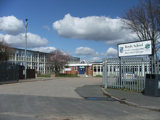 File:Royds School. - geograph.org.uk - 149736.jpg