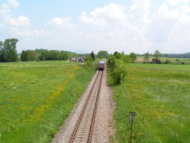 File:Bahnstrecke Richtung Fridolfing - geo.hlipp.de - 10409.jpg