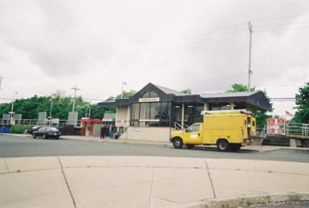 File:Central Islip LIRR Station.jpg