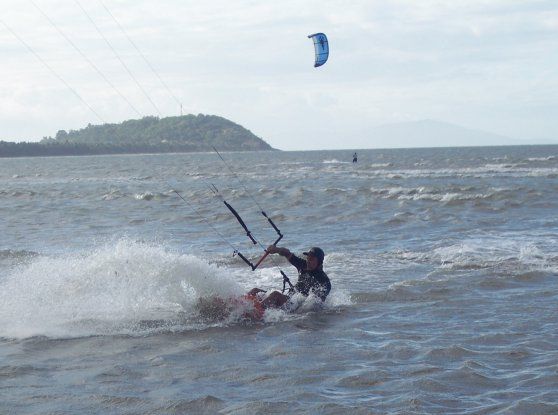 File:Kitesurfing Port Douglas.jpg