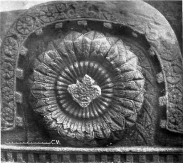 File:Pauni Carved medallion on coping.jpg