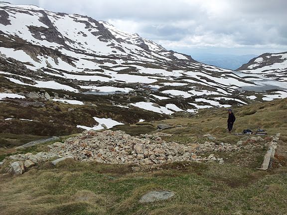 File:Ruins of Albina Ski Lodge.jpg