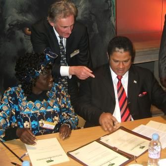 File:Wangari maathai and DRC env minister.jpg