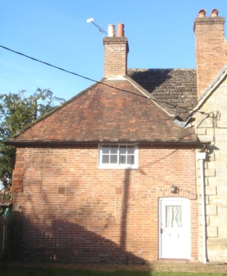 File:5 Langley Lane, Ifield (IoE Code 363369).jpg