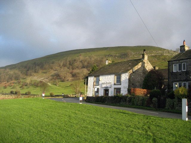 File:BuckdenVillageStores(ChrisHeaton)Dec2006.jpg