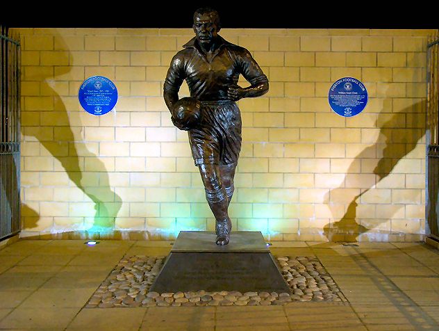 File:Dixie Dean Monument.jpg