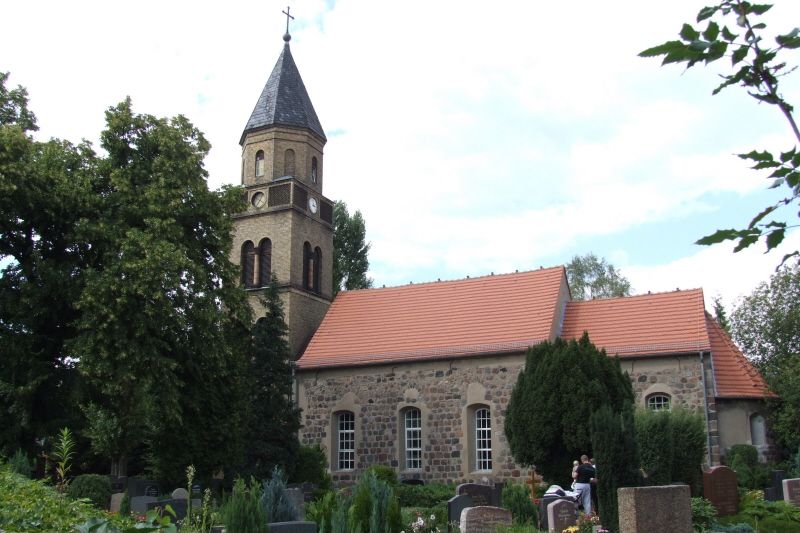 File:Dorfkirche Karow 02.jpg