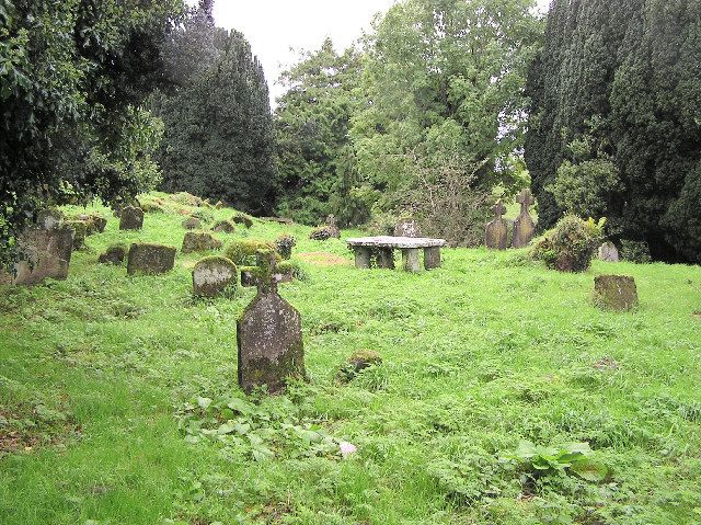 File:Drumragh Graveyard - geograph.org.uk - 95904.jpg