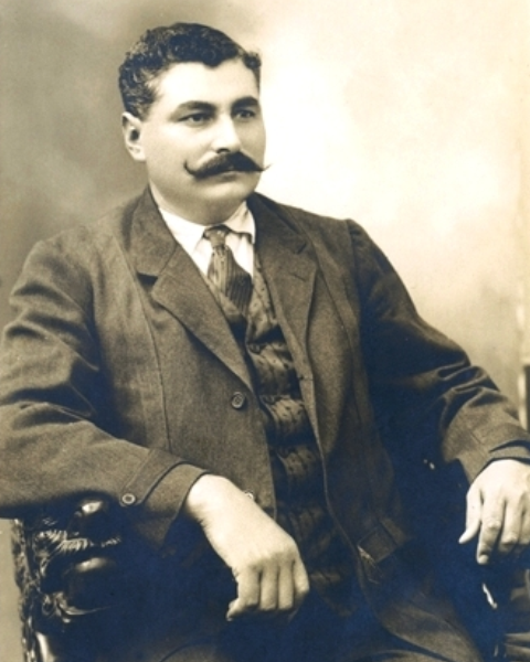 File:Eulalio Gutierrez sentado.png