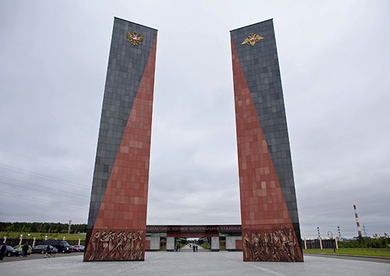 File:Federal military Memorial Cemetery (2013-06-22) 01.jpg