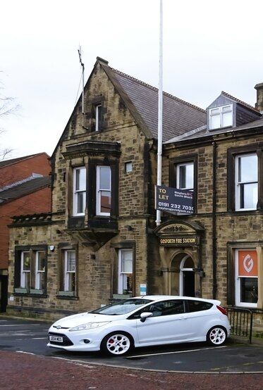 File:Gosforth Fire Station (geograph 7710807) (cropped).jpg