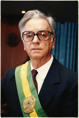 File:Itamar Franco Faixa Presidencial.jpg