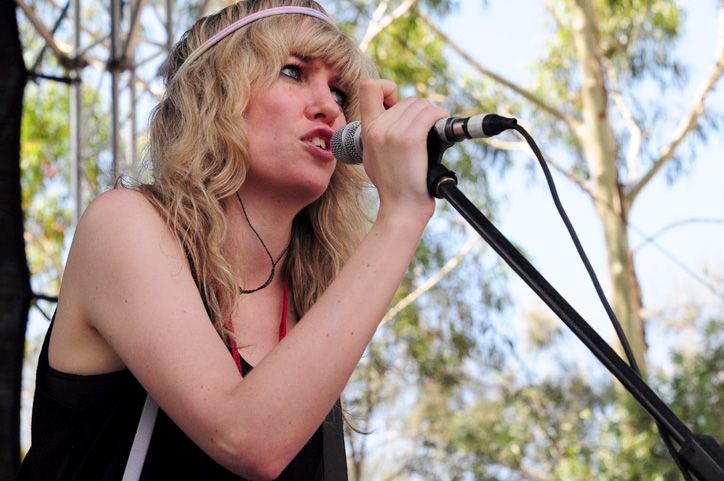 File:Ladyhawke Belvoir live.jpg