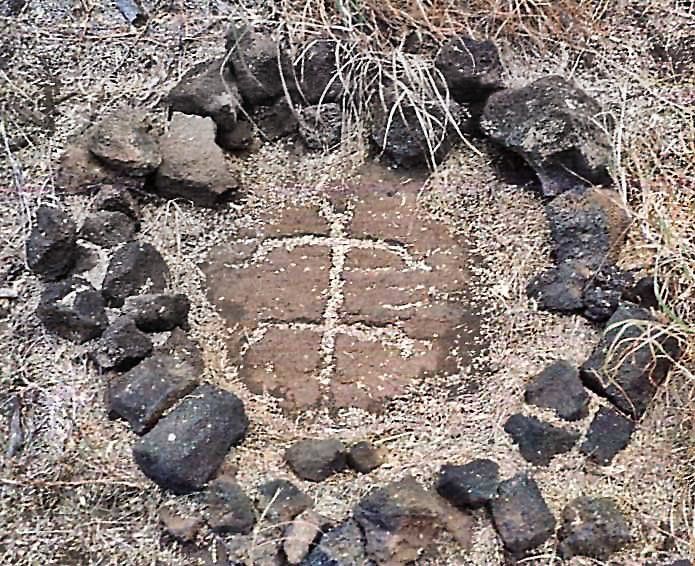 File:Petroglyph on the western coast of Hawaii.jpg