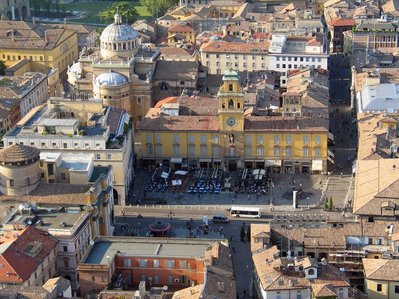 File:Piazza Garibaldi a Parma.jpg