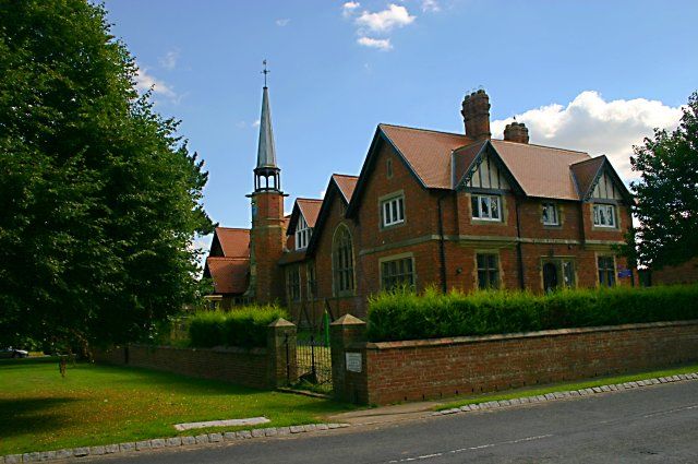 File:Roecliffe primary school, North Yorkshire.jpg