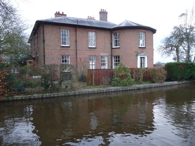 File:Beech House, Llangollen Canal.jpg