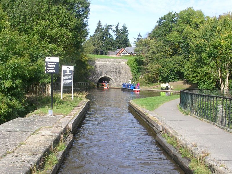 File:Chirk Tunnel.jpg