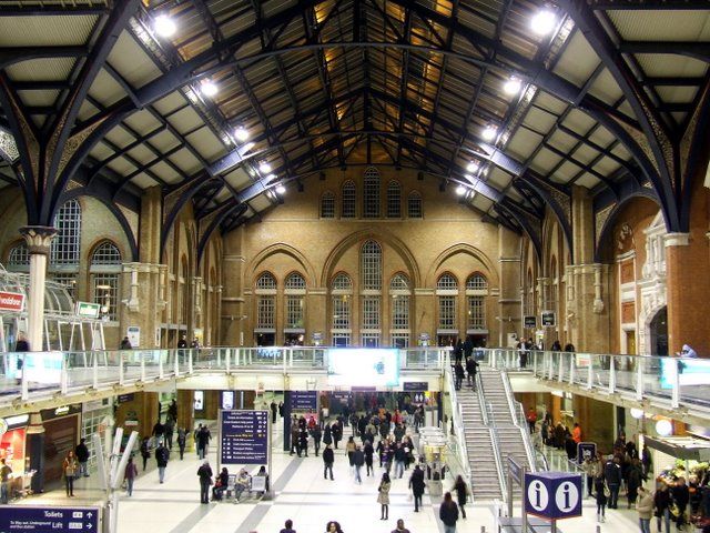 File:Liverpool Street concourse by Thos Nugent.jpg