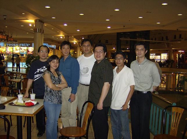 File:Meetup Indonesian Wikipedia Jakarta (lores 22112006).JPG