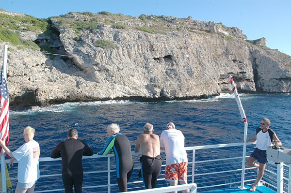 File:Monito from dive boat.jpg