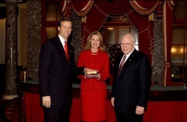 File:Sen. Thune swearing in reenactment.jpg