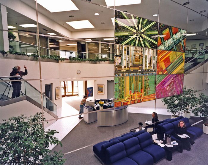 File:Hans Blohm Mitel lobby.jpg