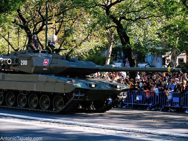 File:Tanque del Ejército Español.jpg