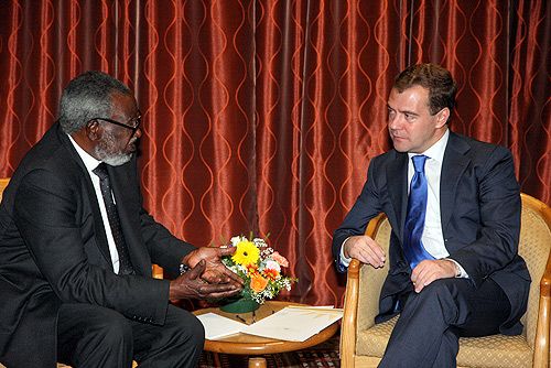 File:Dmitry Medvedev in Namibia 25 June 2009-9.jpg