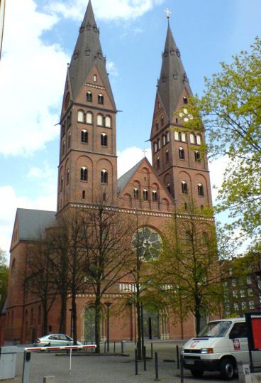 File:Domkirche Sankt Marien Hamburg.jpg