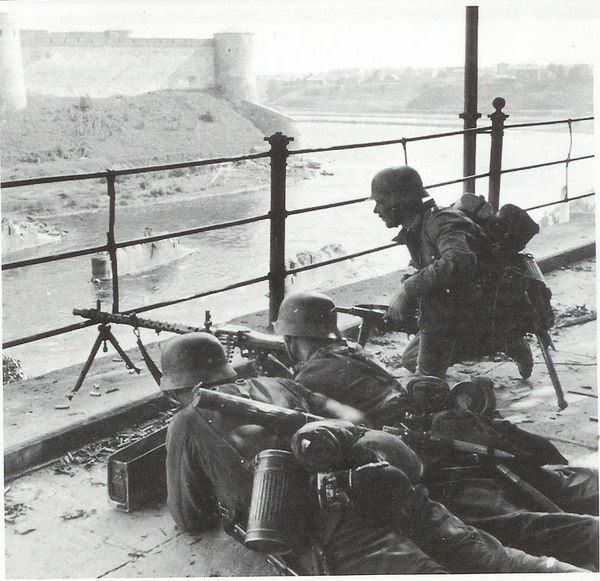 File:Narva 1944.jpg