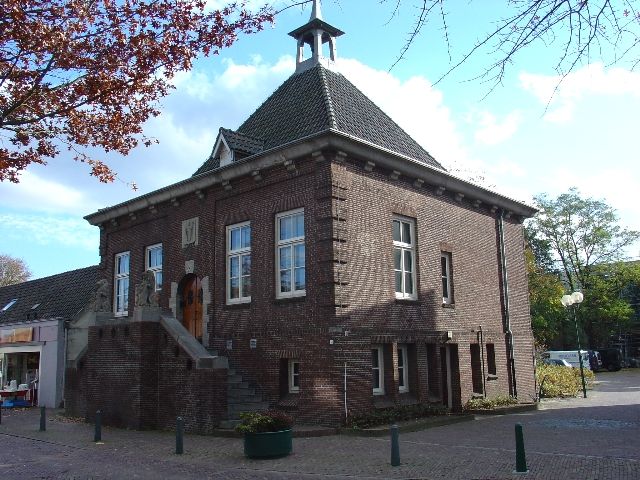 File:Raadhuis-heesch.jpg