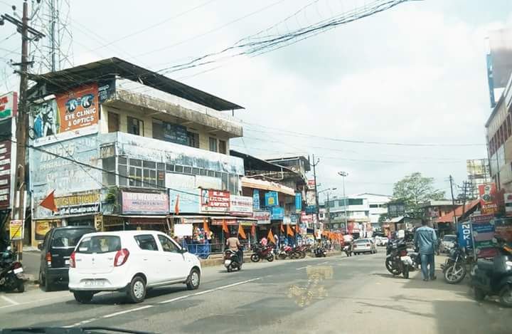 File:Adoor Parakode Road.jpg