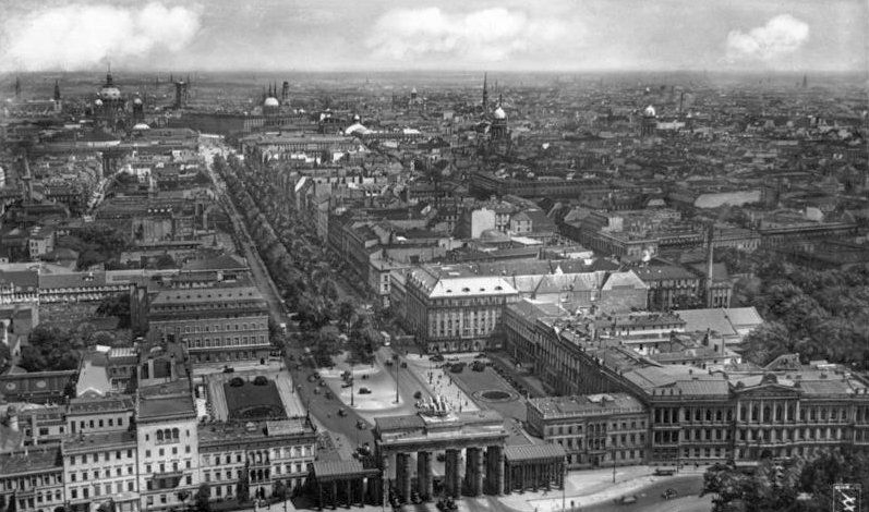 File:Bundesarchiv Bild 146-1998-010-21, Berlin, Pariser Platz, Luftaufnahme.jpg