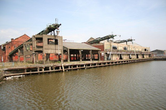 File:Fish docks - geograph.org.uk - 500219.jpg