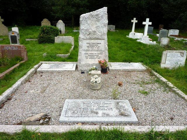 File:Joseph Conrad grave.jpg