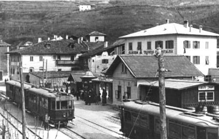 File:Lavis, stazione tram nel 1915.jpg