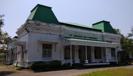 File:Rumah Administratur di Pabrik Gula Cepiring.png