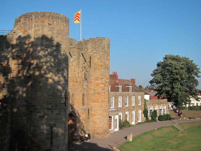 File:Tonbridge Castle - geograph.org.uk - 2604456.jpg