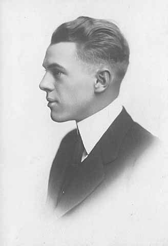 File:William Hamm, Jr. circa 1915.jpg