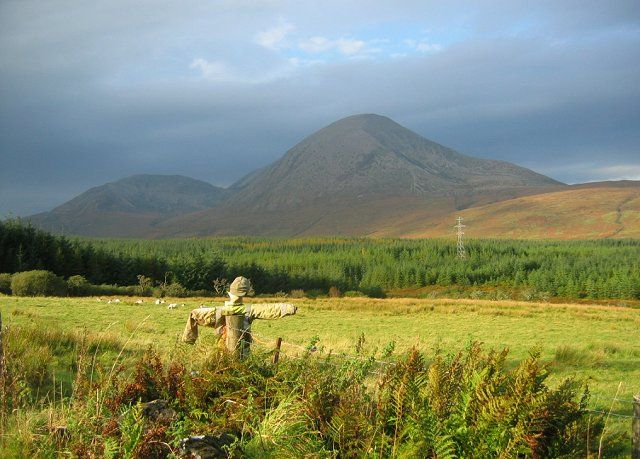 File:Beinn na Caillich and Goir a' Bhlair.jpg