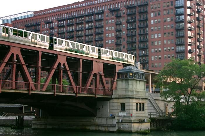 File:Chicago el train 2004.jpg