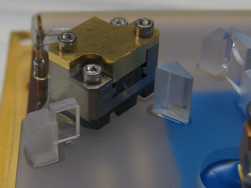 File:Lightwave Electronics model 142 Laser Optics Fix.jpg