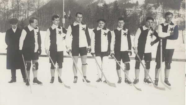 File:Slavia Praha - 1912 Coupe de Chamonix.png